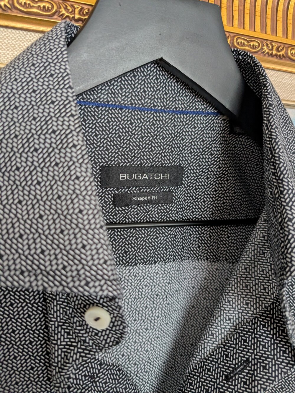 Bugatchi Men's Black Micro-Pattern Button-Up Shirt - Picture 4 of 7